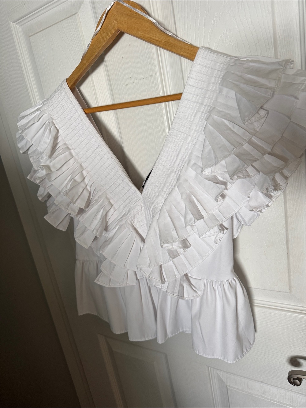 Zara White Ruffled V-Neck Blouse